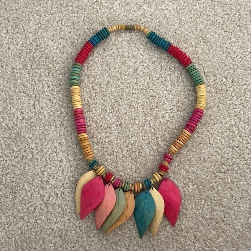 VINTAGE leaf necklace